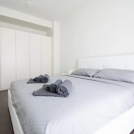 Corso Vercelli Cozy Modern Flat Daire *