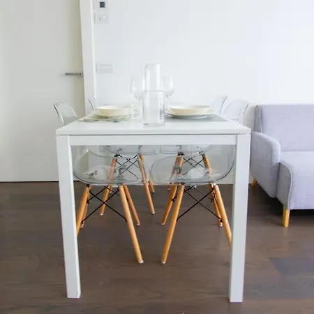 Corso Vercelli Cozy Modern Flat *